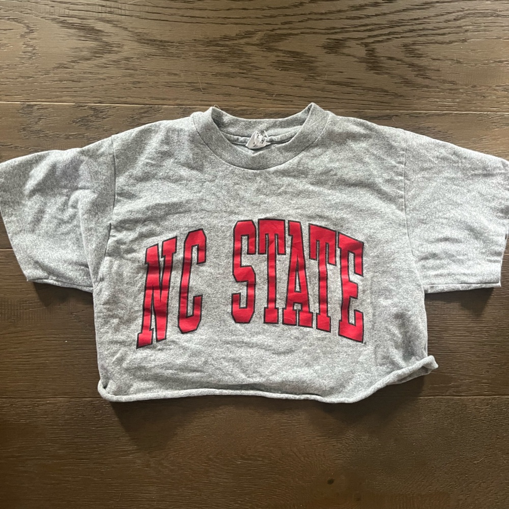 Cropped NC State tee. Size S
